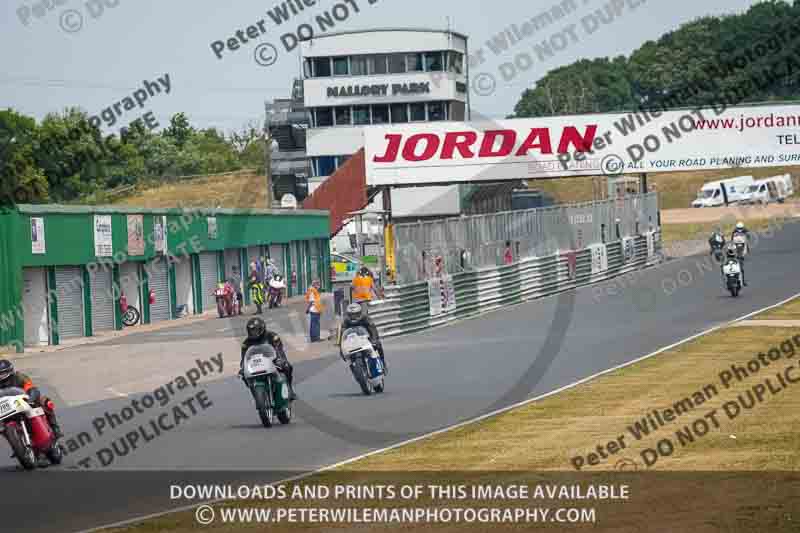 Vintage motorcycle club;eventdigitalimages;mallory park;mallory park trackday photographs;no limits trackdays;peter wileman photography;trackday digital images;trackday photos;vmcc festival 1000 bikes photographs